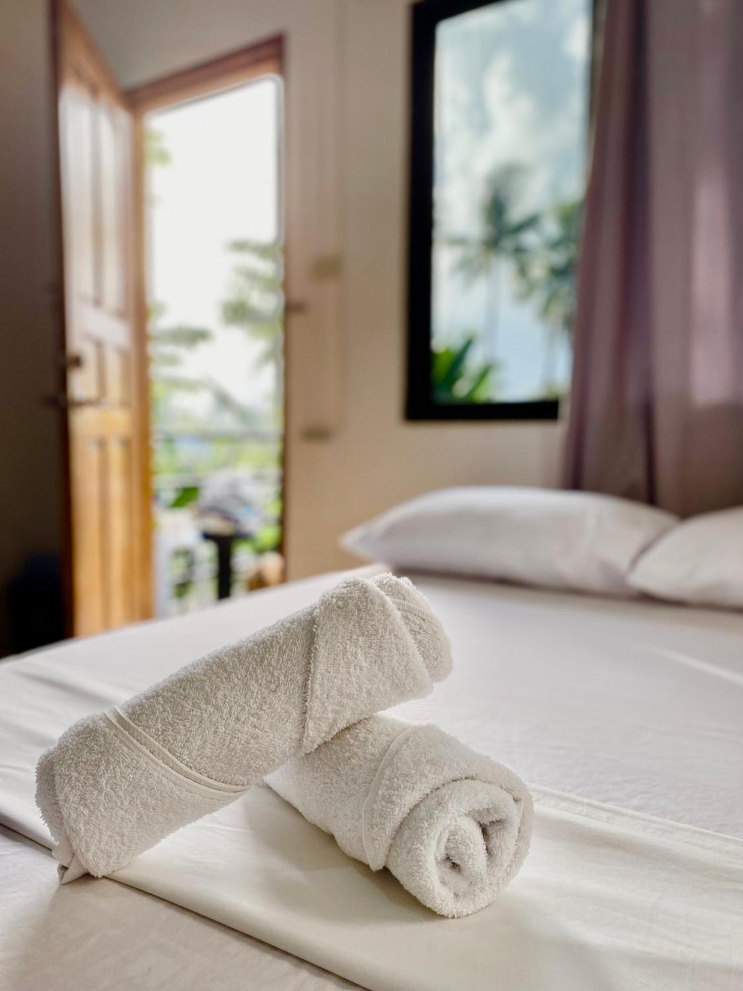 Reddot Guest House General Luna  Exterior photo
