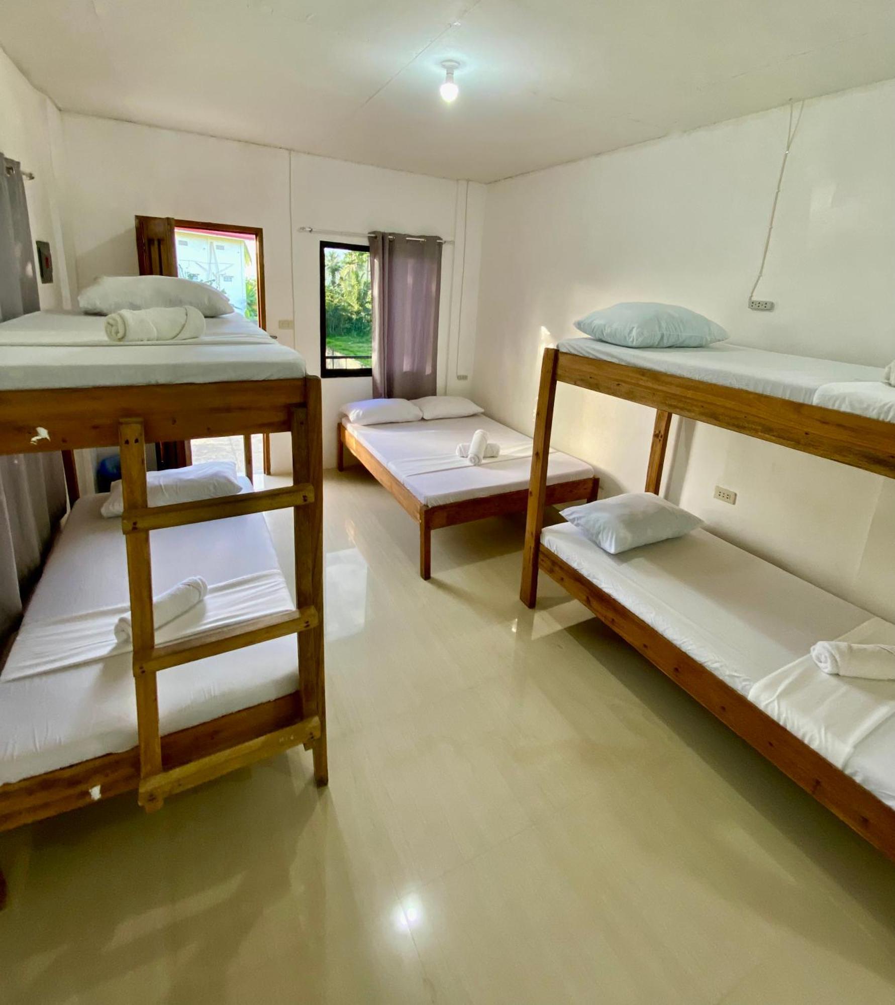 Reddot Guest House General Luna  Exterior photo