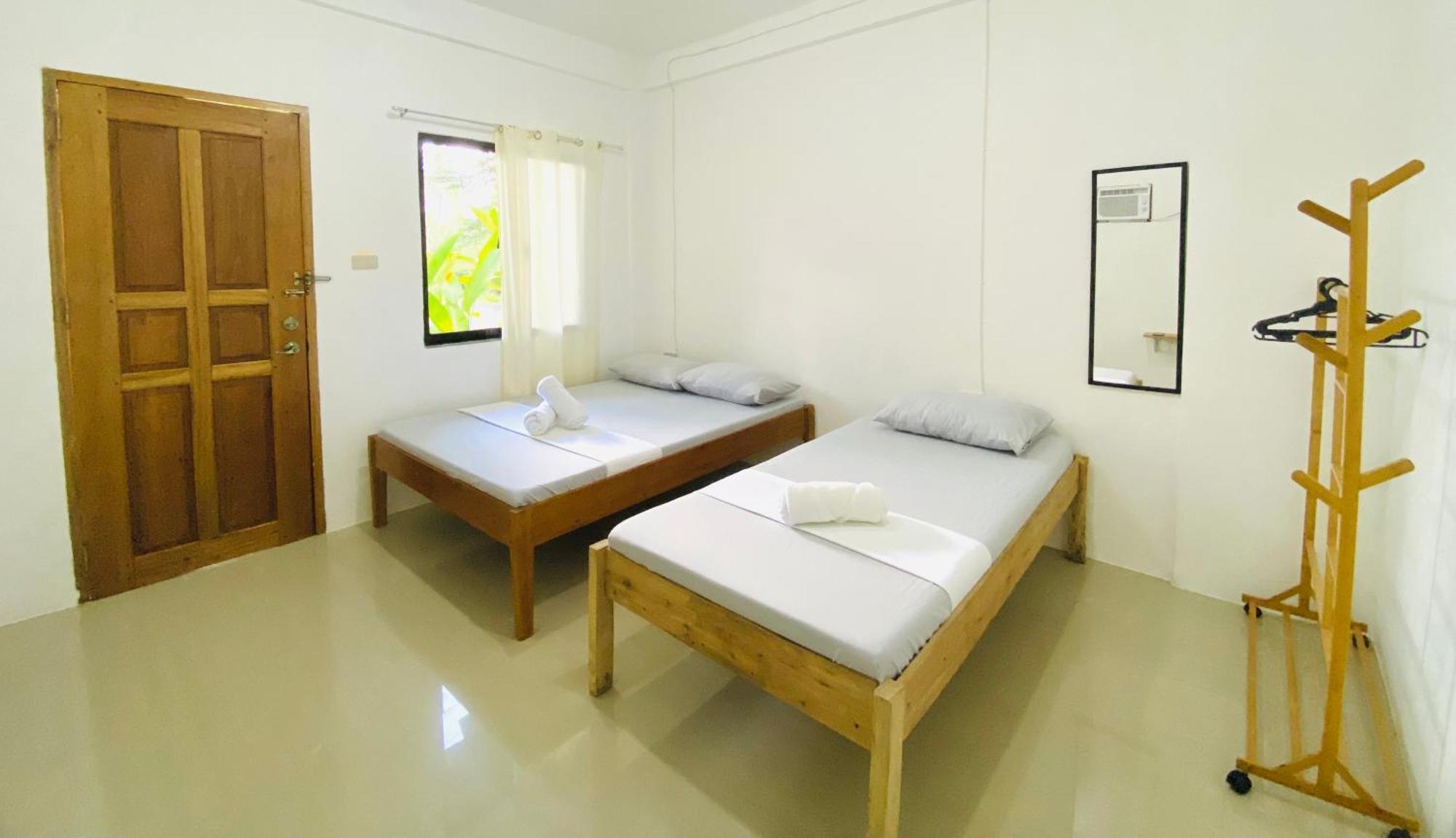 Reddot Guest House General Luna  Exterior photo